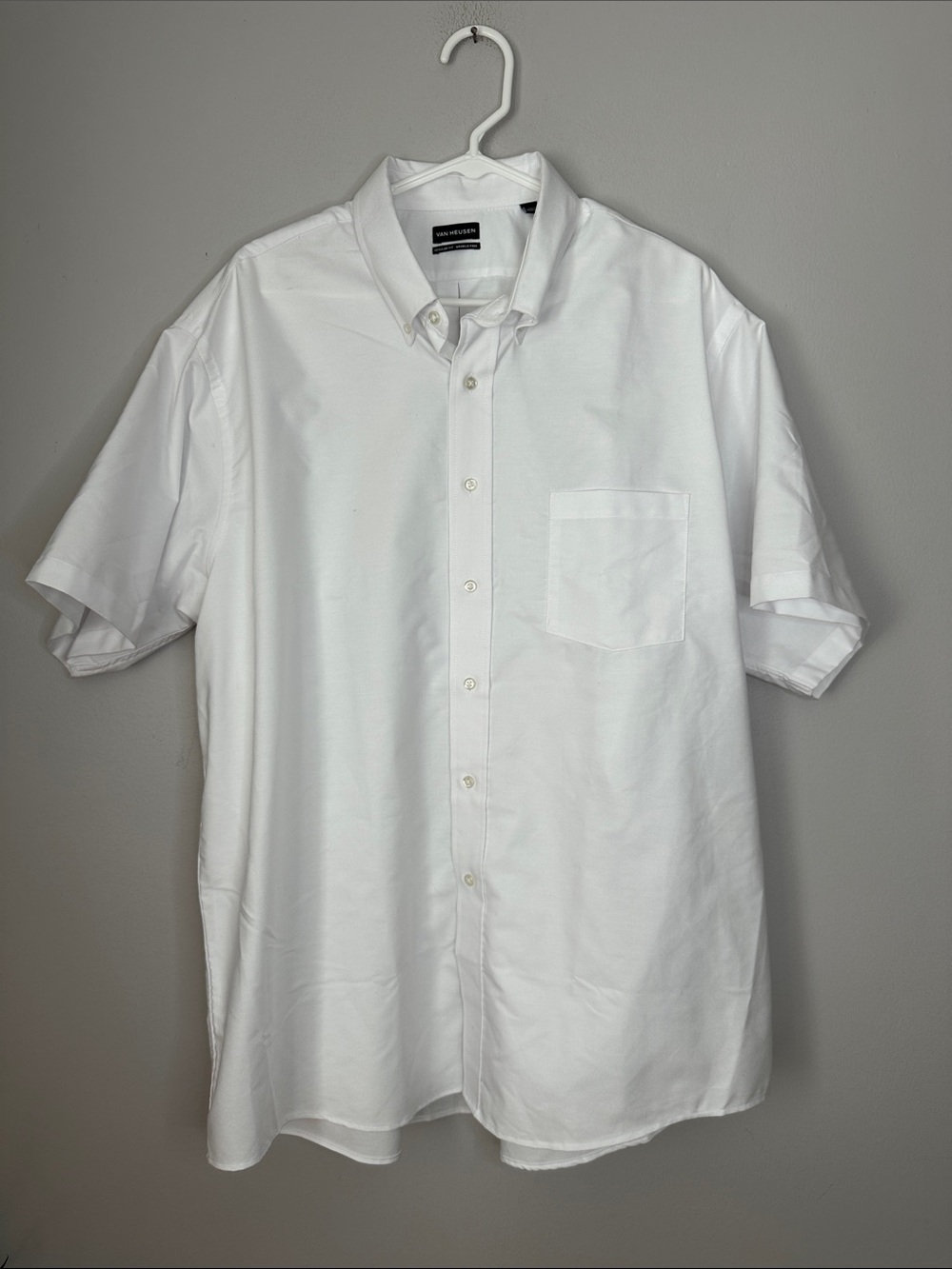 Van Heusen White Short Sleeve Button-Down Shirt with Chest Pocket